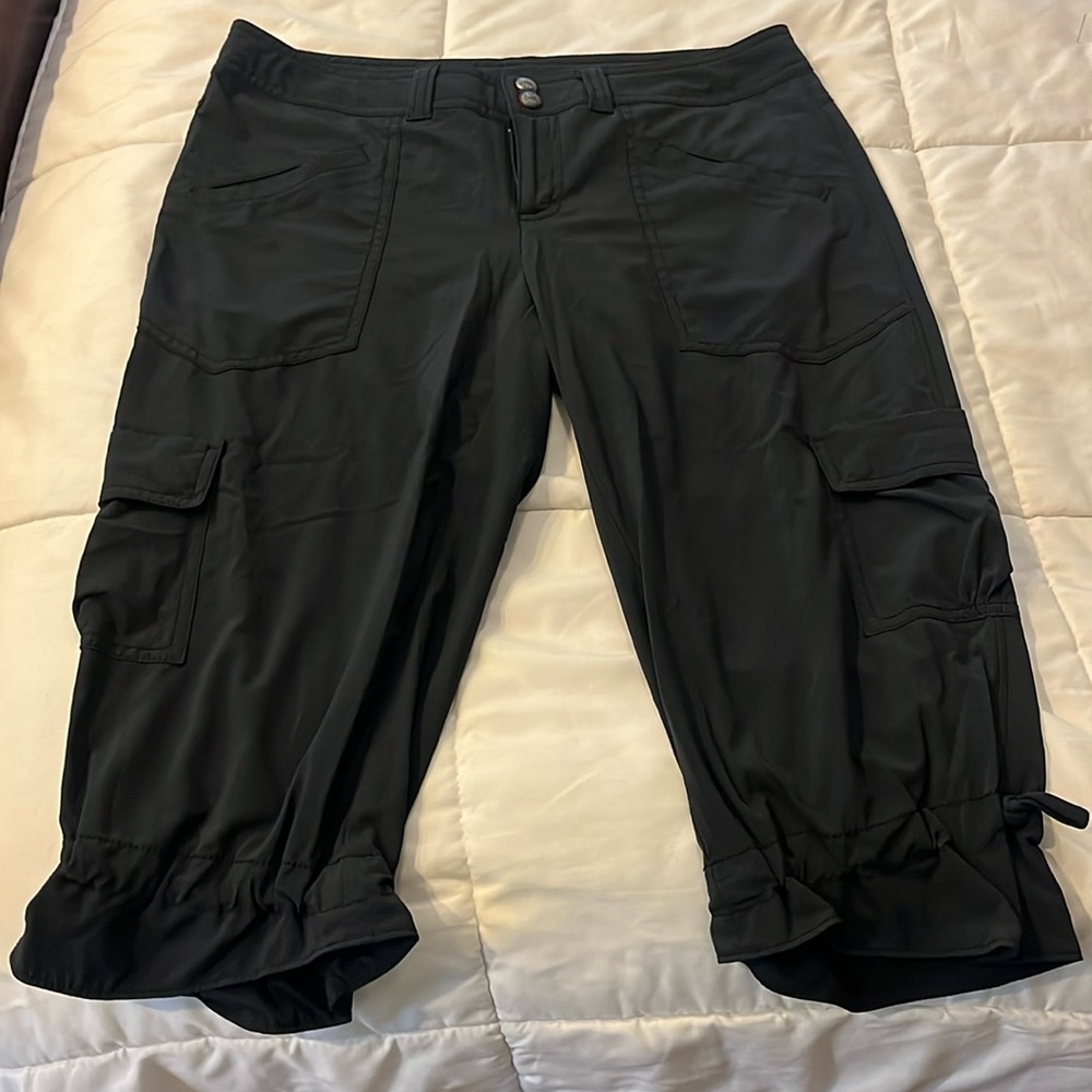 Black Athleta Cargo Capris